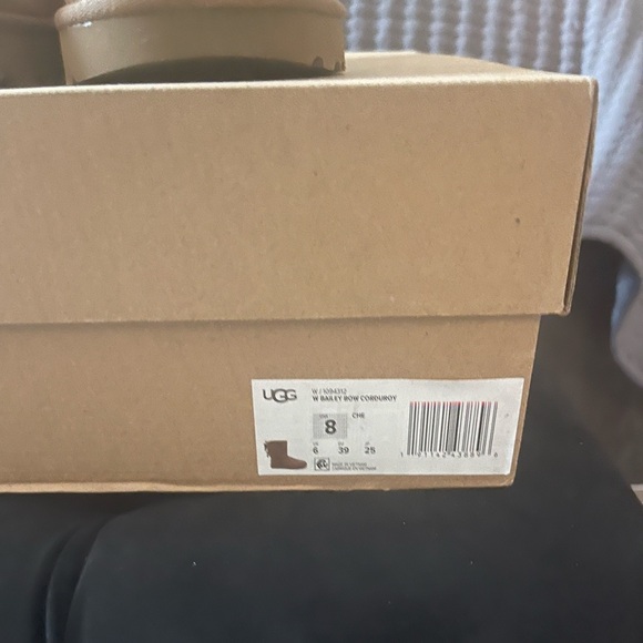 Ugg new tan boots size 8. - Picture 7 of 11